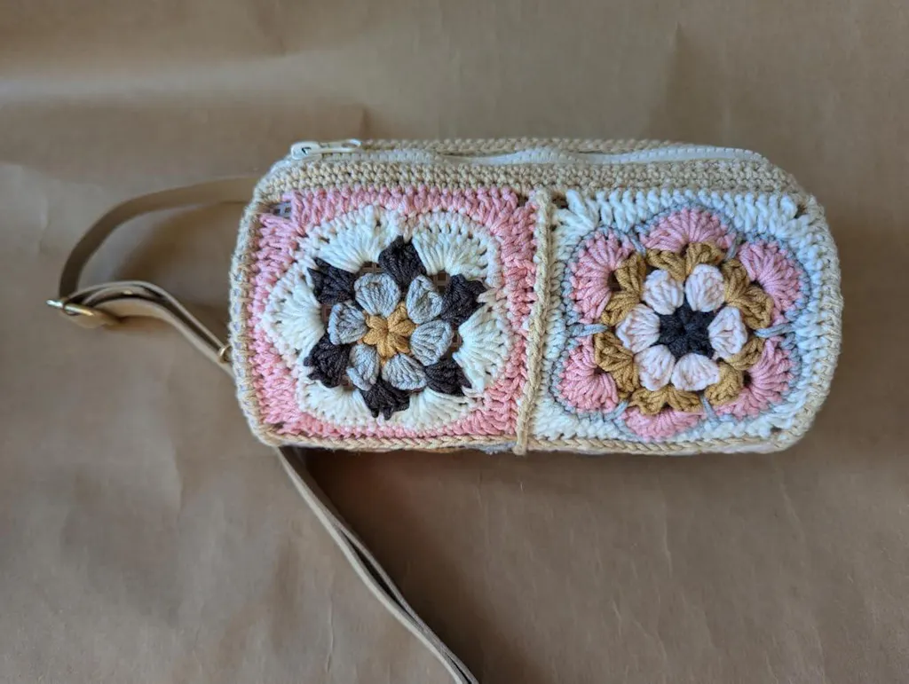 Kit for Cylindrical Bucket Bag, Purse, Complete DIY Kit with Detailed Instructions, Video Tutorials, for Beginners with Basic Crochet Knowledge or Intermediate and Advanced Crocheters