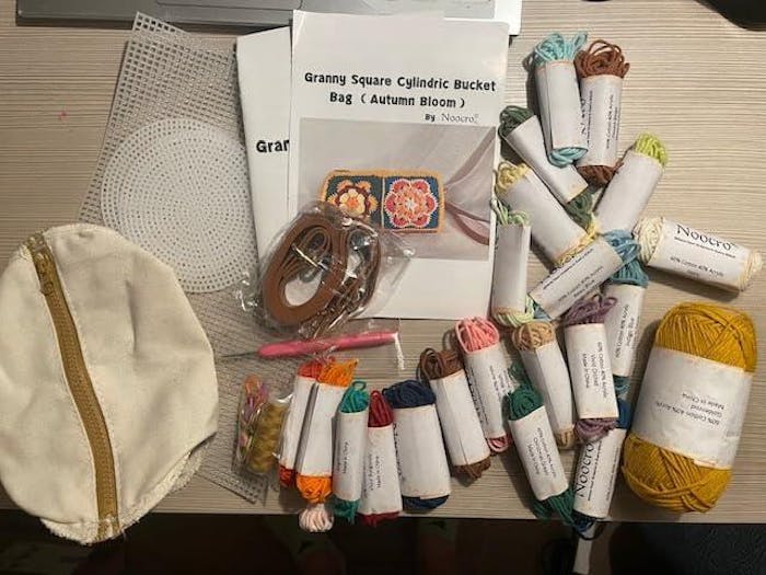 Kit for Cylindrical Bucket Bag, Purse, Complete DIY Kit with Detailed Instructions, Video Tutorials, for Beginners with Basic Crochet Knowledge or Intermediate and Advanced Crocheters