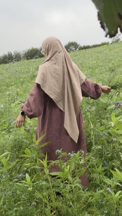 Stillfreundliche Wickel Abaya "Lunaria" aus Bio-Baumwolle (Plum)