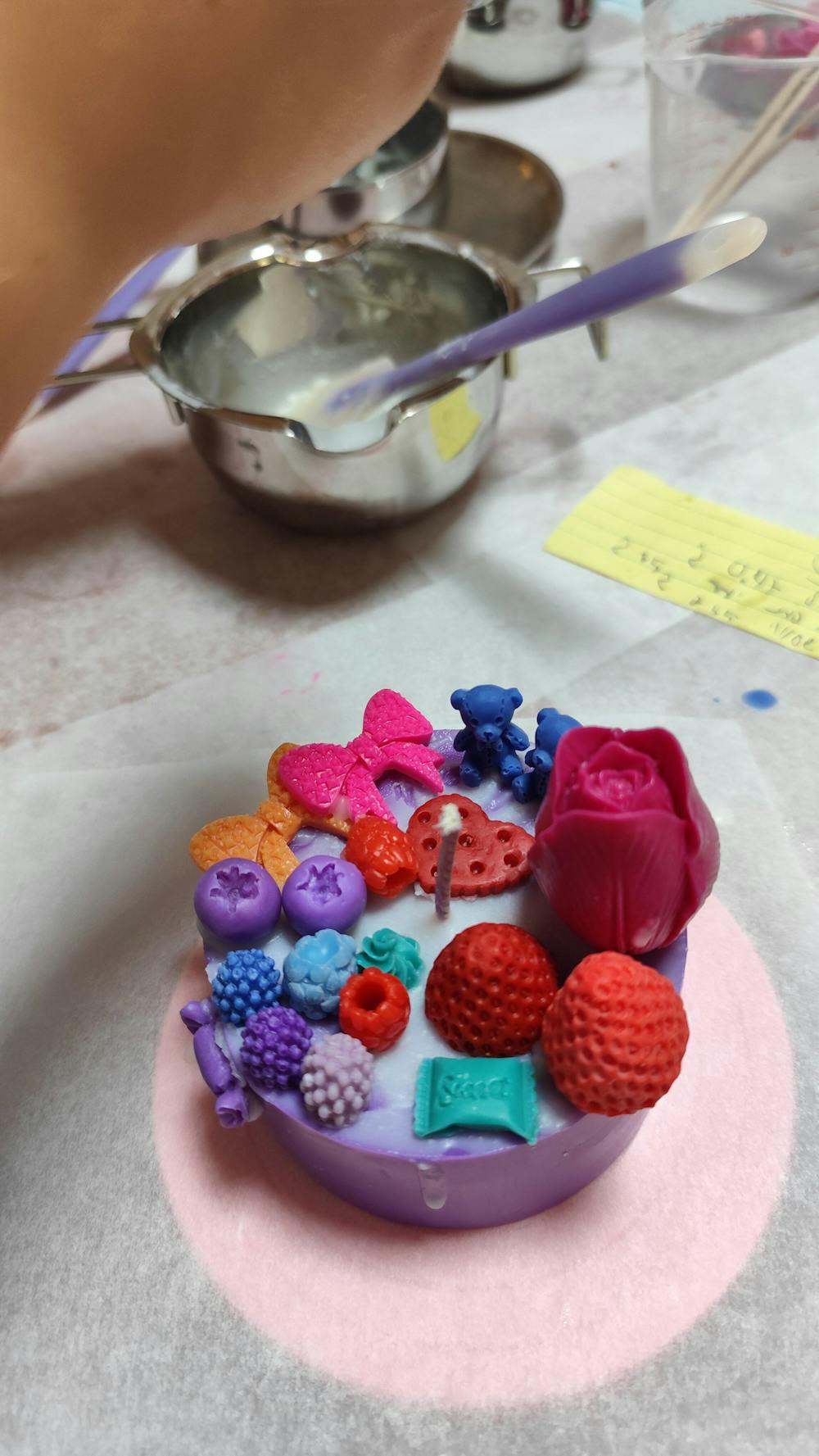 צבעי שעווה לנרות, שבבי שעווה של חברת Bekro.