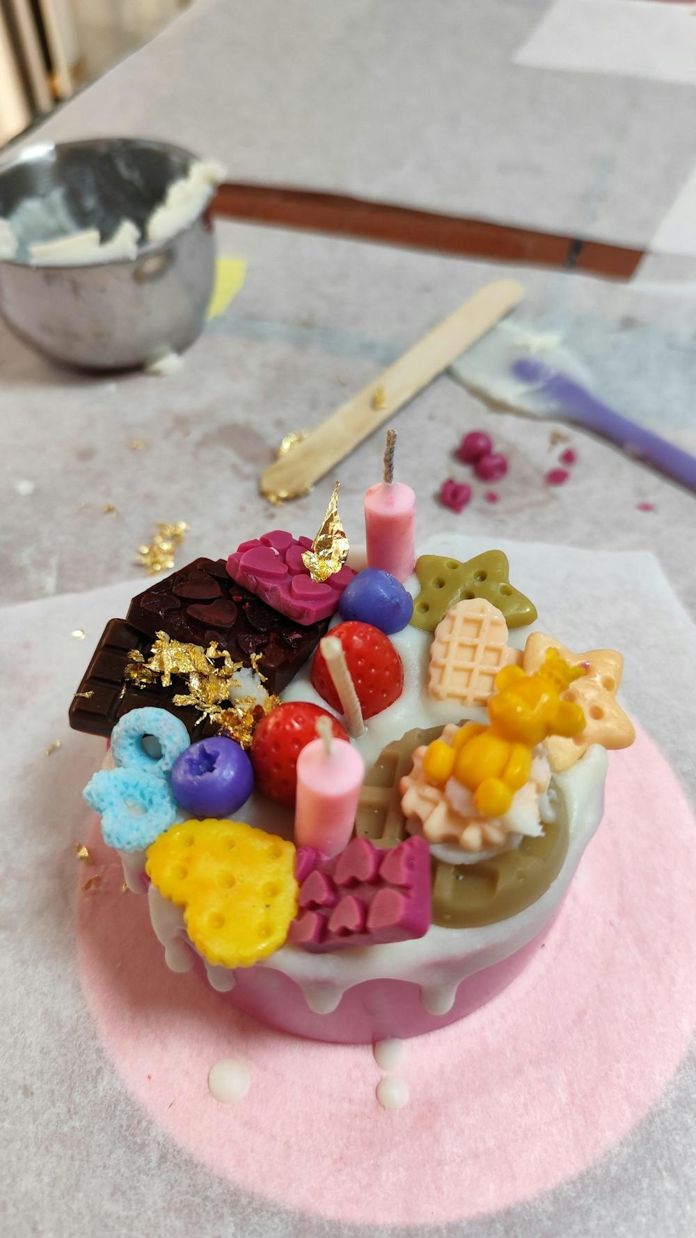 צבעי שעווה לנרות, שבבי שעווה של חברת Bekro.