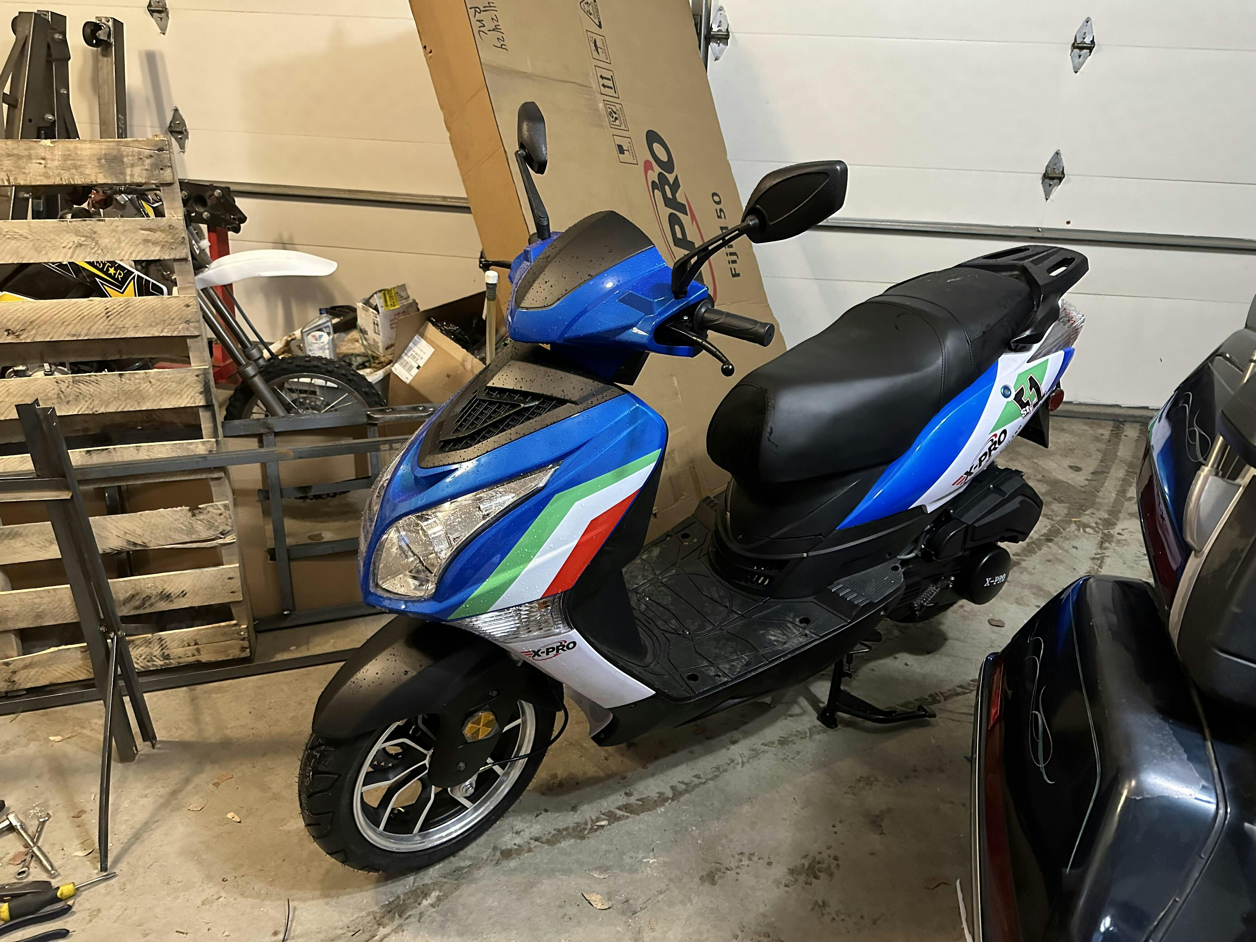 Free Shipping! X-PRO Fiji 150cc Moped Scooter with 13in Aluminum