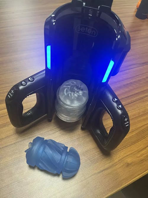 XT5 Auto Quickshot Stroker With 2 Sleeves 10 Modes & 10 Speeds