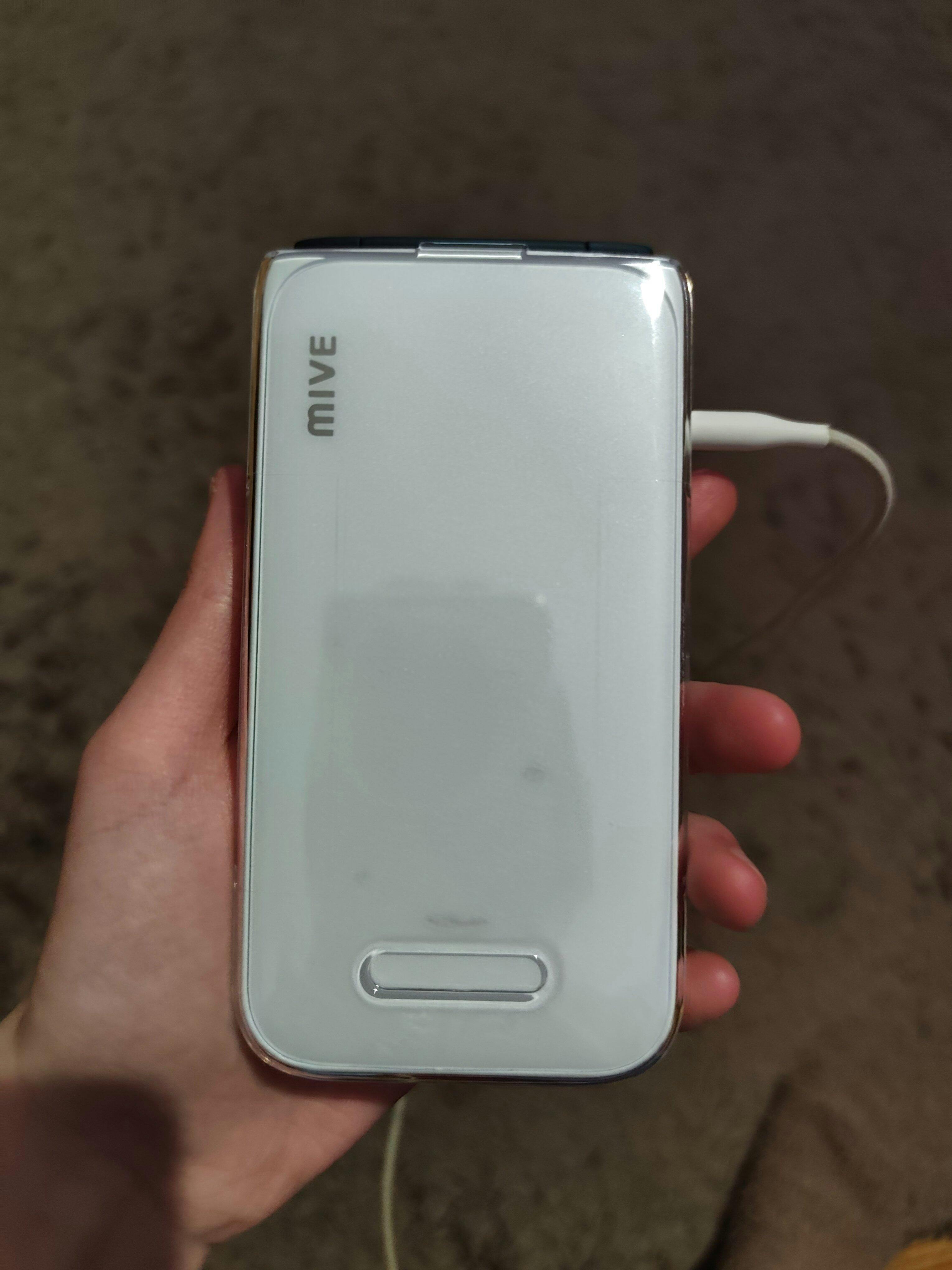 ALT MIVE Style Folder AT-M120 | Android 12 Flip Phone & Smartphone