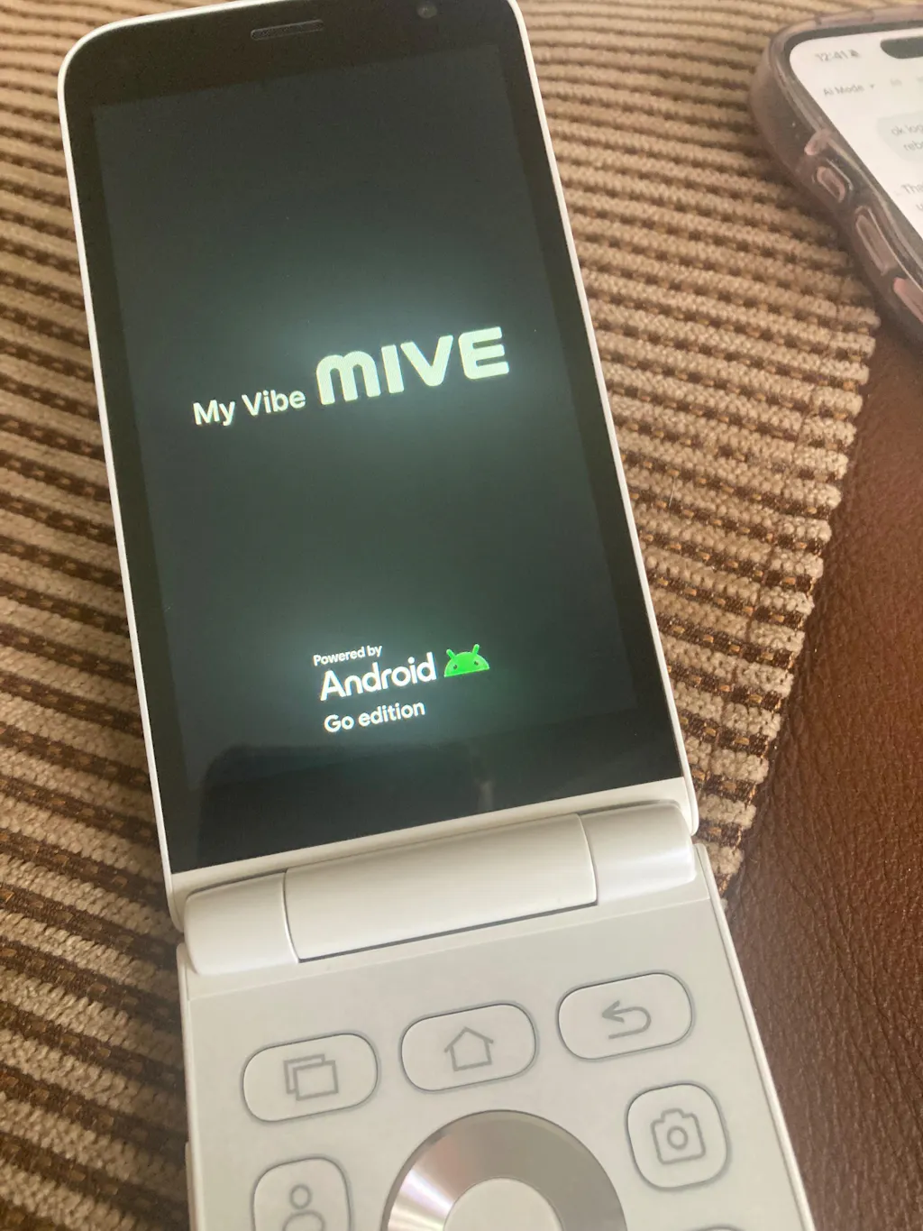 ALT MIVE Style Folder 2 AT-M140 - Unlocked - Android 14 Smartphone