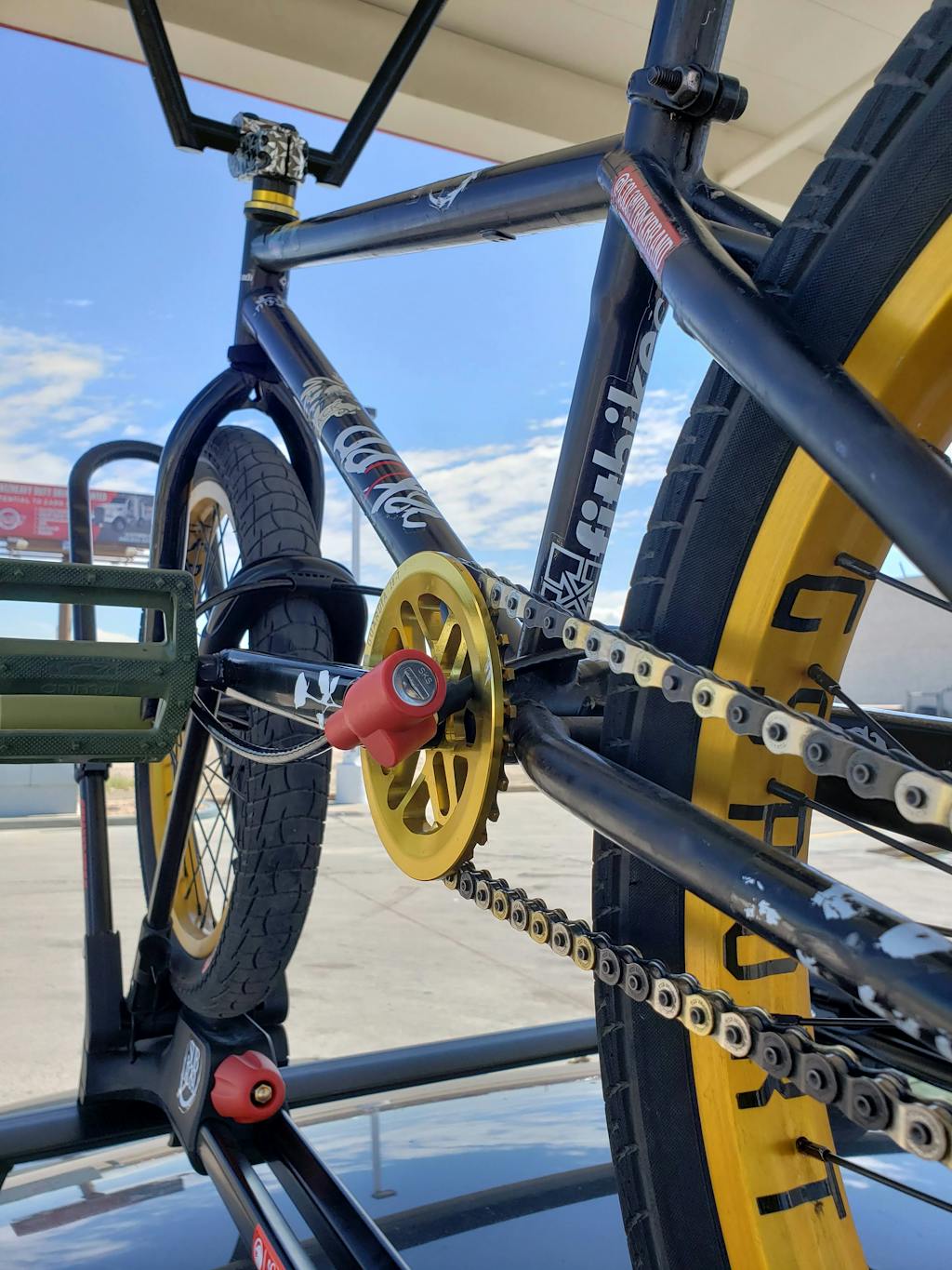 FrontLoader Rooftop Upright Bike Mount Yakima