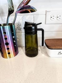 2 in 1 Oil Sprayer Bottle Dispenser 2Pcs 16oz Glass Olive Oil Sprayer Cooking Oil Sprayer Bottle for Kitchen Salad, Grill, BBQ - Dark Green (with strickers)