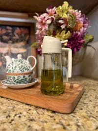 YARRAMTE 2 in 1 Oil Sprayer Bottle Dispenser 16oz/470ml Glass Olive Oil Sprayer Cooking Oil Sprayer Bottle for Kitchen Salad, Grill, BBQ (With Stickers)