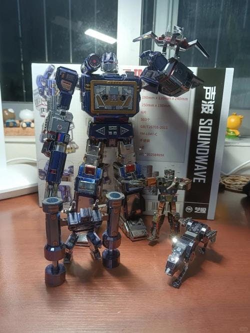 EXO ベッキョン Soundwave Transformers: Generation 1 - Soundwave & Decepticon Mini
