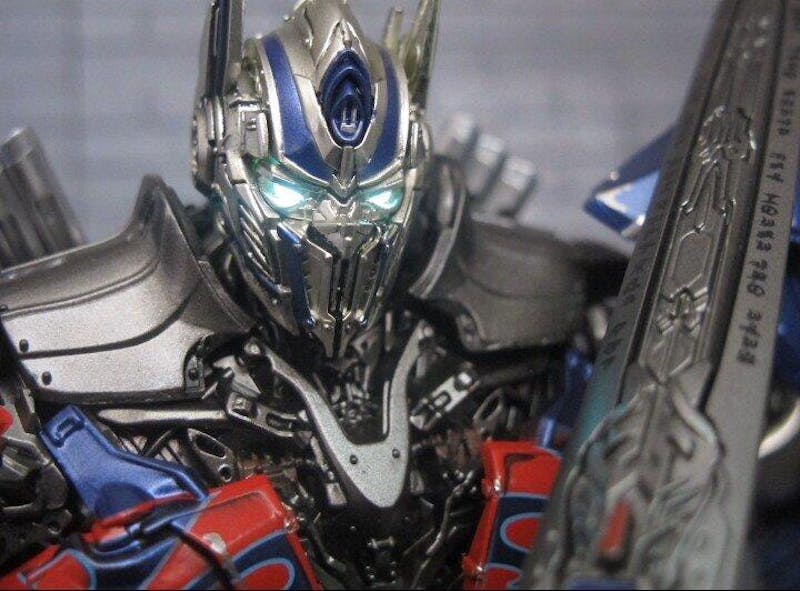 Transformers The Last Knight - 20cm Optimus Prime Model Kit - AMK PRO Series