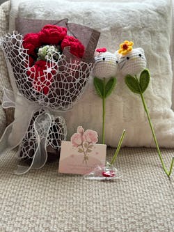 YSHomy Crochet Red Rose Bouquet with Dark Linen Wrapping