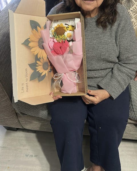 YSHomy Crochet Bee Rose Tulip Sunflower Bouquet