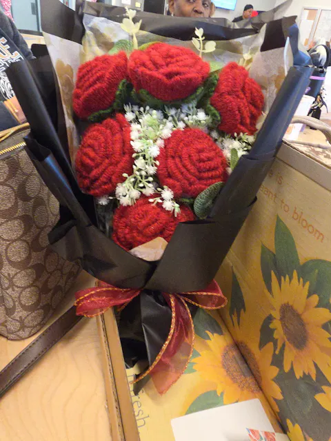 YSHomy Crochet 6 Red Rose Bouquet with Black Wrapping
