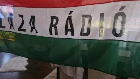 Feliratos magyar zászló