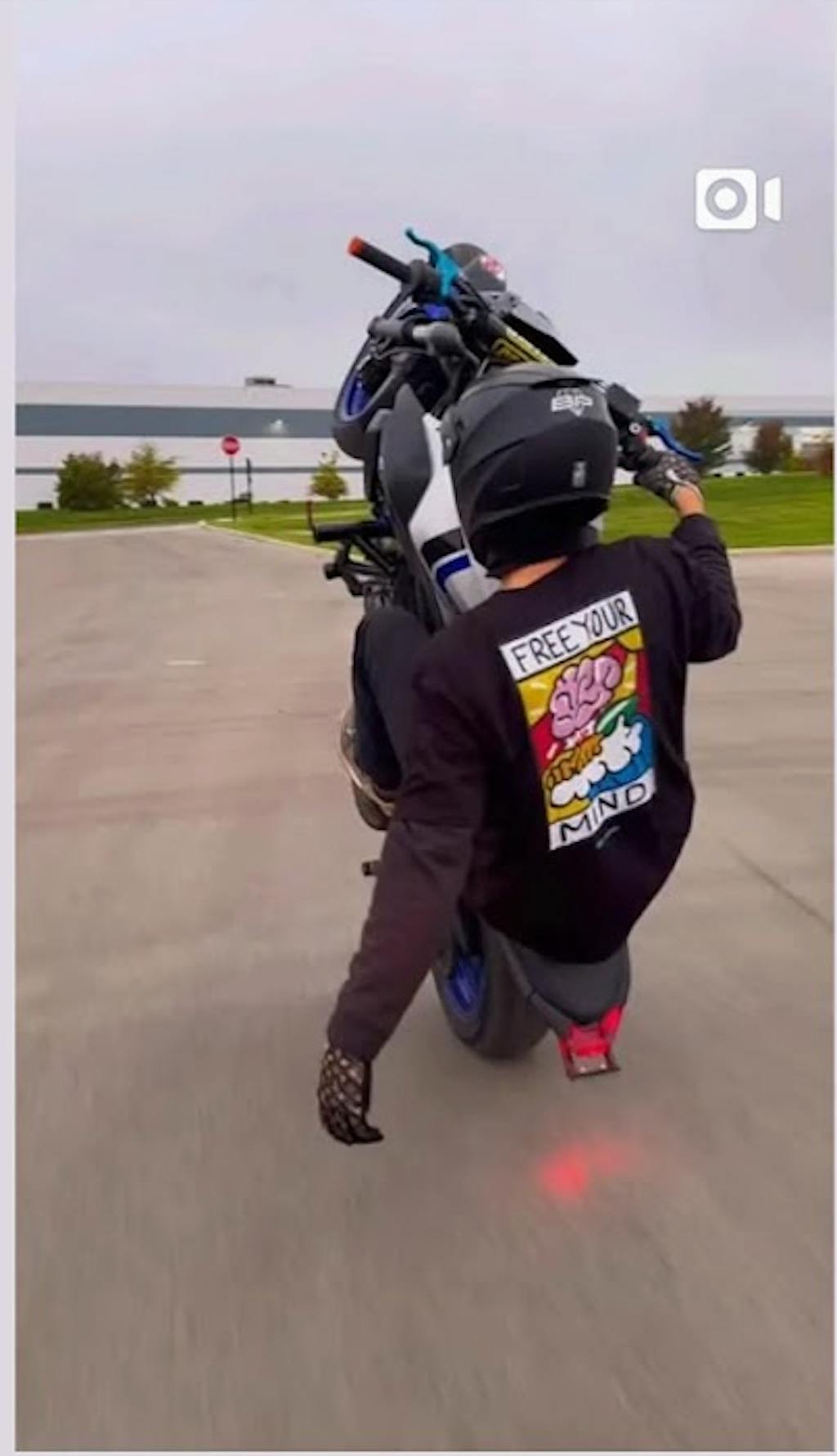 Free Your Mind - Midweight Tee.