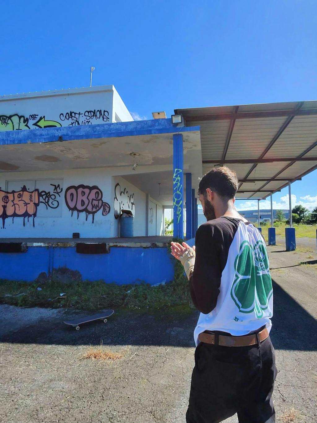Death Clover - Classic Raglan.