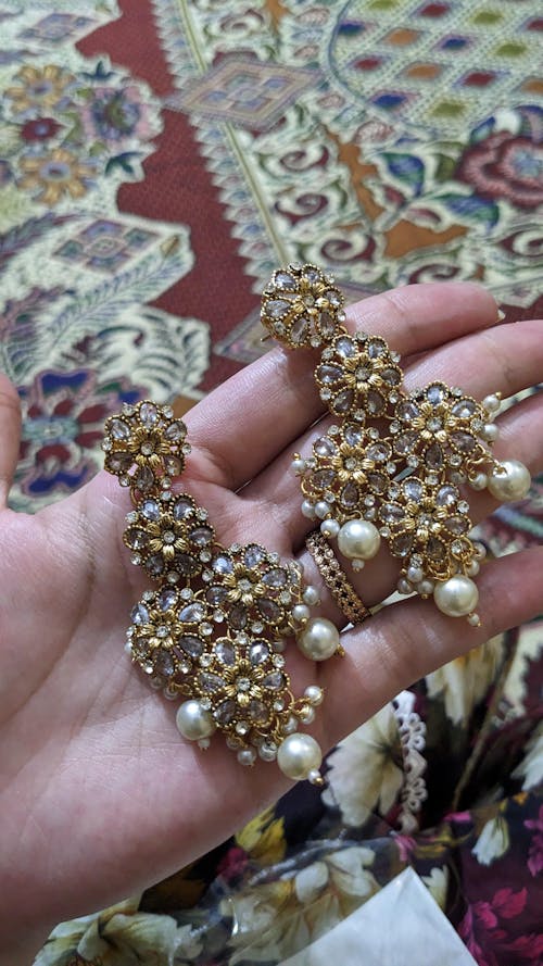 Magnolia Glimmer Necklace