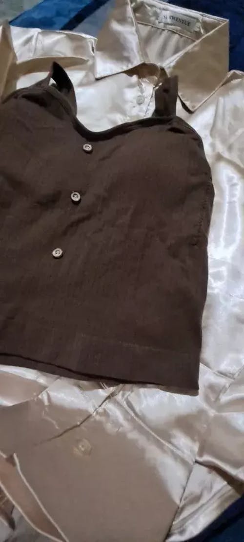 Chic Ribbed Button-Up Crop Top – The Ultimate Trendsetter!