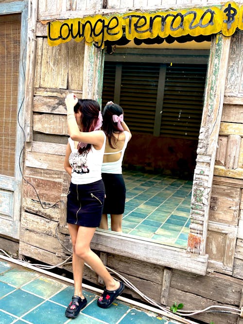 STURTBOY Bear Cartoon Graphic Cropped T-Shirt – Trendy & Fun