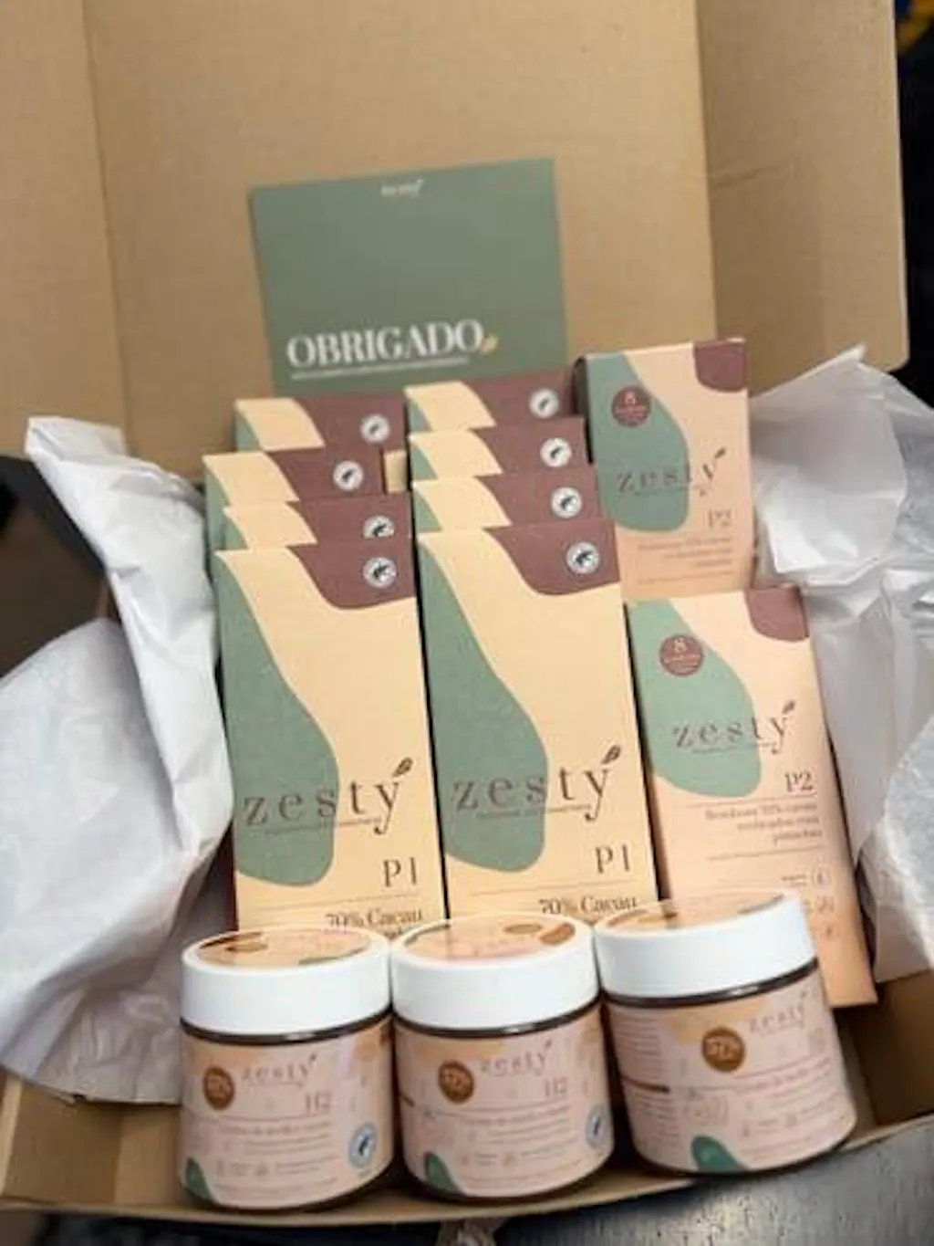 P2 Bombons de chocolate 70% cacau recheados com pistachio (80g)