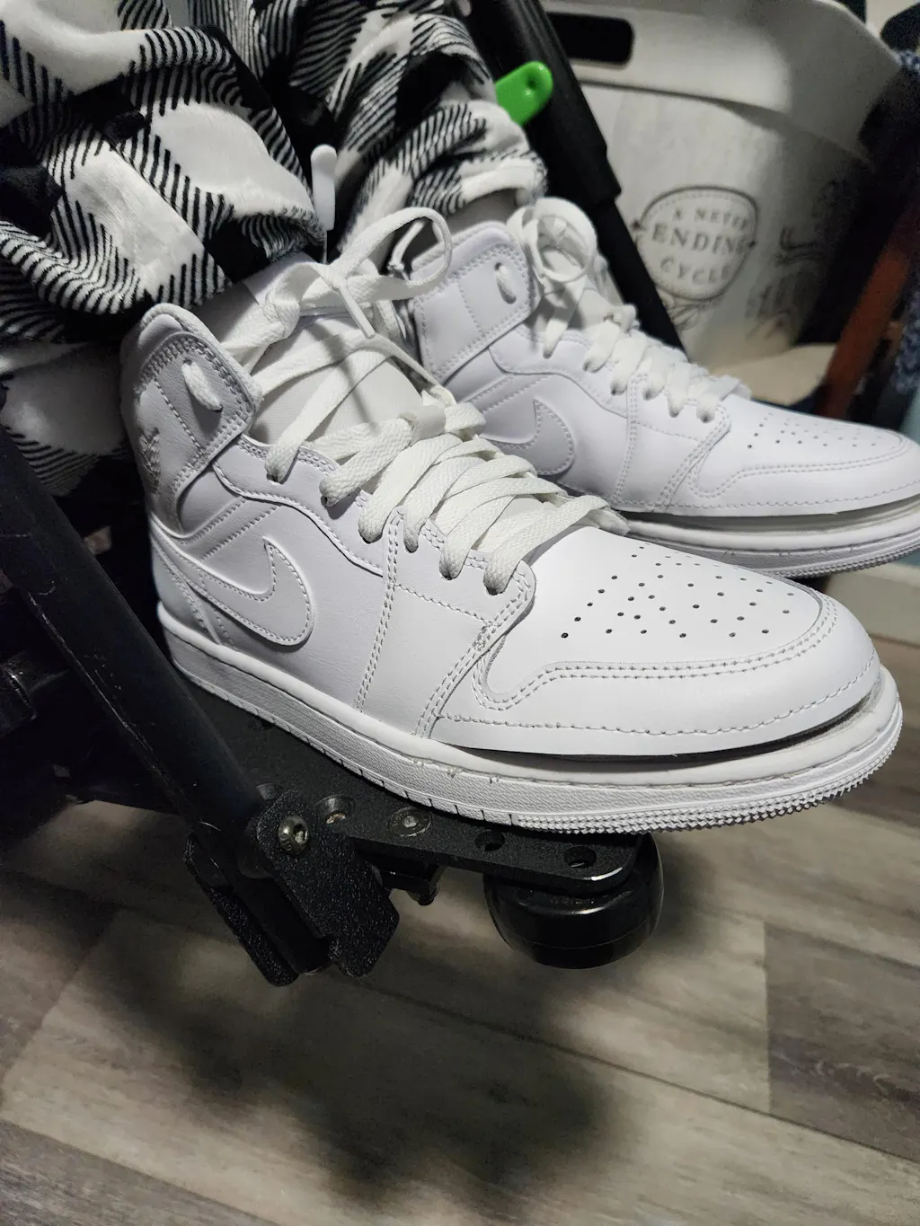 Nike Jordan 1 Mid Zipped