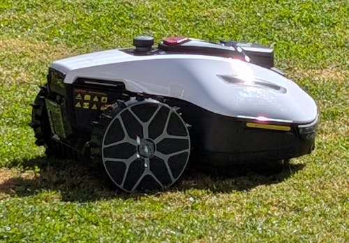 Mammotion Yuka mini Mähroboter Radabdeckung silber