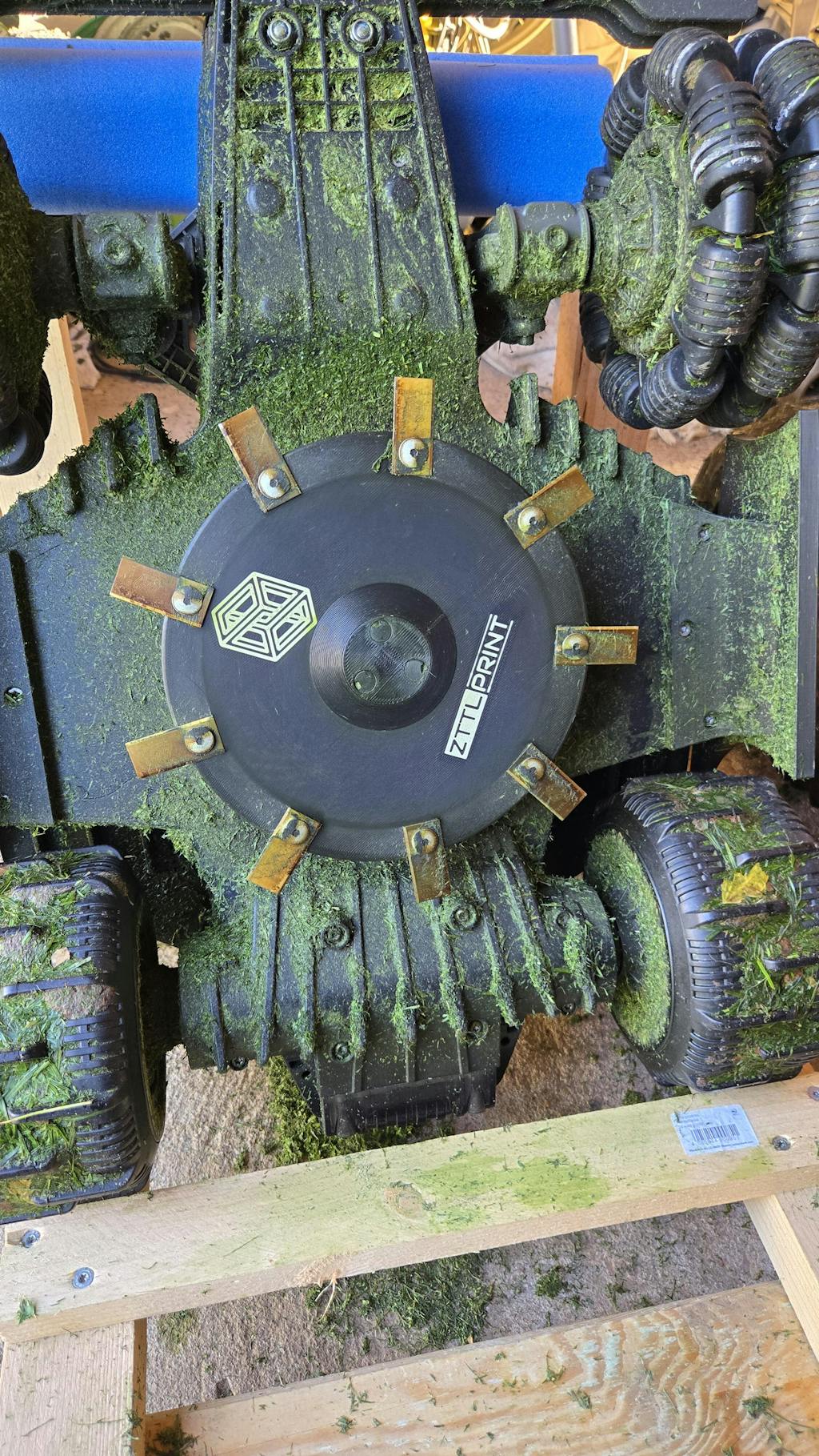 Mammotion Luba mini AWD Mähroboter Performance Messerteller EXtension MK4 schwarz