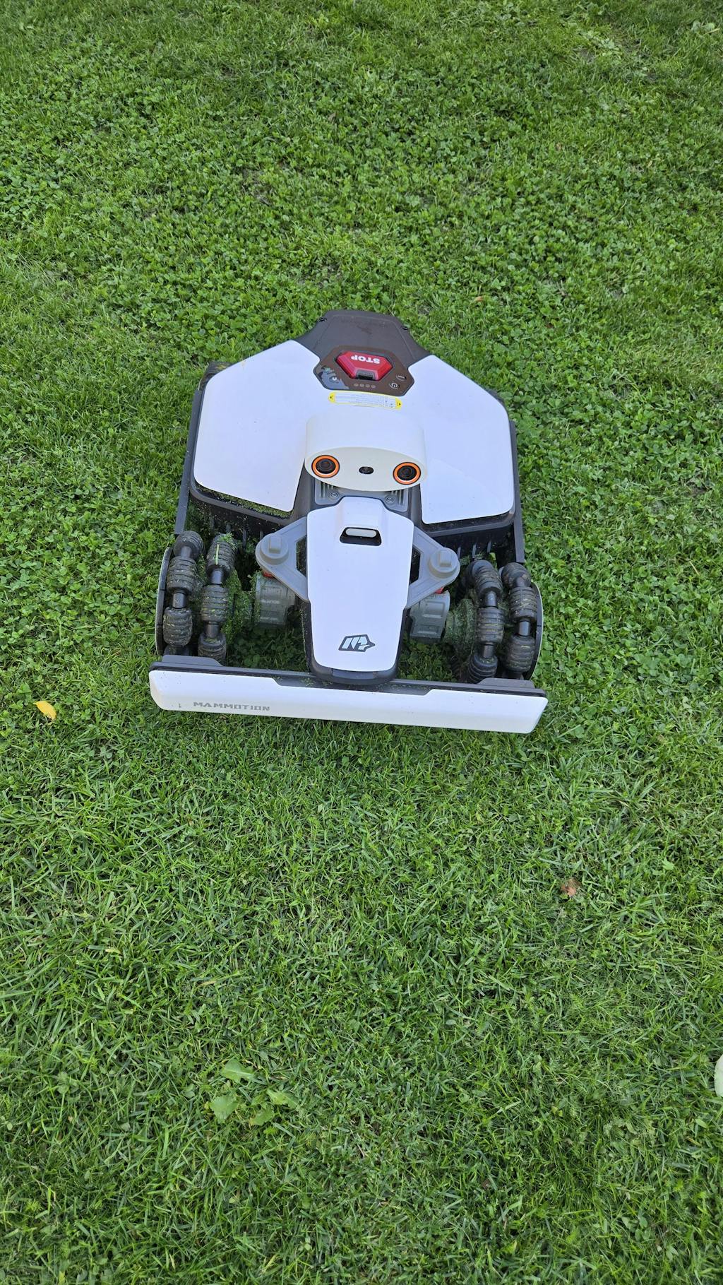 Mammotion Luba mini AWD Mähroboter Performance Style Kameraschutz Linsenschutz rund